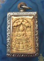 Amulette du Premier Sermon du Bouddha aux Cinq Ascètes bénie par le Très Vénérable Luang Phor Koon Parisutho.