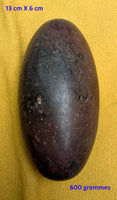 Shiva Lingam naturel sacré du fleuve Narmada