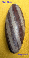 Shiva Lingam naturel sacré du fleuve Narmada