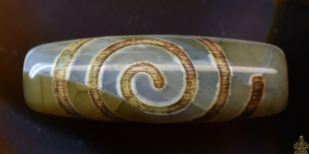 Perle sacrée tibétaine Dzi en agate – Motif spirale (évolution et énergie vitale) La Magie du Bouddha.