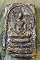 ✨ Tablette votive Phra Somdej ancienne patinée au verre alchimique irisé La Magie du Bouddha.