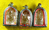 Amulettes népalaises en cristal du dieu éléphant Ganesh.