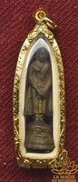 Rare amulette ancienne en bronze du Bouddha debout Phra Tawai, Bouddha du dimanche, consacrée en 1960 par Luang Phor Sanit du Wat Bua Loi La Magie du Bouddha.