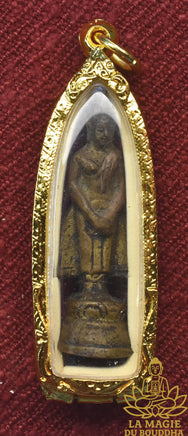 Rare amulette ancienne en bronze du Bouddha debout Phra Tawai, Bouddha du dimanche, consacrée en 1960 par Luang Phor Sanit du Wat Bua Loi La Magie du Bouddha.