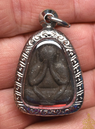 🛡 Amulette protectrice Phra Pidta Mahahut - Vénérable Phra Ajarn Ying Yong du Wat Thong Sala Ngam La Magie du Bouddha.