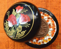 Reliquaires anciens en bois laqué décoré de fleurs – perles sarira, Phra Somdej et Luang Phor Sothorn