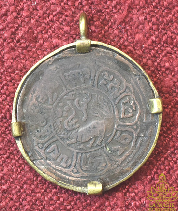 Amulette tibétaine ancienne pièce de 5 Skar montée en pendentif (1913 – 1922) La Magie du Bouddha.