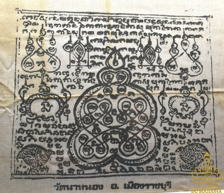 Tissu sacré Pa Yant de Fortune consacré en 1990 au Wat Na Nong (Ratchaburi) La Magie du Bouddha.