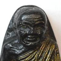 Tablette votive Luang Phor Thuat en résine noire et dorée – Inscriptions Khom La Magie du Bouddha.