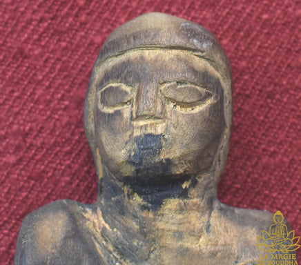 Statuette ancestrale primitive en bois de Sulawesi ancienne figure rituelle indonésienne La Magie du Bouddha.