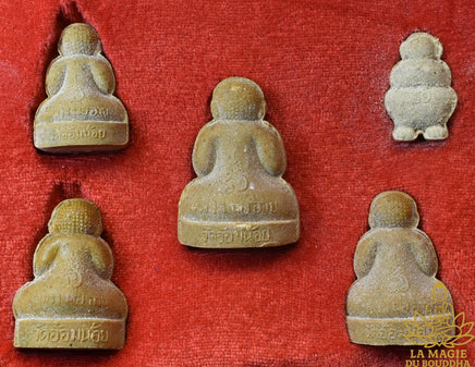 Lot de 5 amulettes protectrices Phra Pidta Phithi Maha Phuttha Phisek - Wat Aomnoi La Magie du Bouddha.