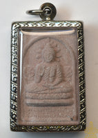 Amulette Phra Puttha Santisuk (Luang Phor Khao Analayo, Wat Barn Khao Bor, 2006) La Magie du Bouddha.