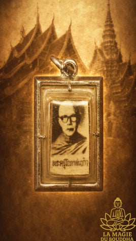 Rare amulette portrait du très vénérable Phra Kru Opasanawakij du Wat Ban Mai (1975) La Magie du Bouddha.