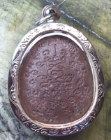 Puissante amulette Phra Pidta – Série limitée du 88ᵉ anniversaire de Luang Phor Koon (2011)