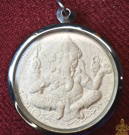 Grande Amulette Phra Pikanet et Phra Phuttha Ratana Mongkhon Maha Muni (Luang Phor Yai) – Wat Bhurapha Phiram (2009) La Magie du Bouddha.