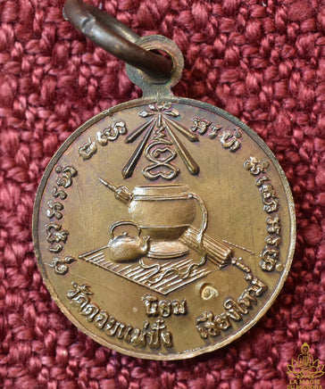Médaille Rian Chai Mongkhön Niyom – Luang Phor Waen Sujino (1978, Wat Doï Mae Pang) La Magie du Bouddha.