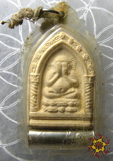 Amulette Thaï du Bouddha protecteur Phra Pidta et takut - Wat Don Sawang. La Magie du Bouddha.