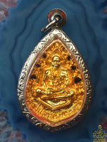 🍃 Amulette dorée Luang Phor Phromma Kémajaro – Wat Hin Panang Koi (édition 1994)