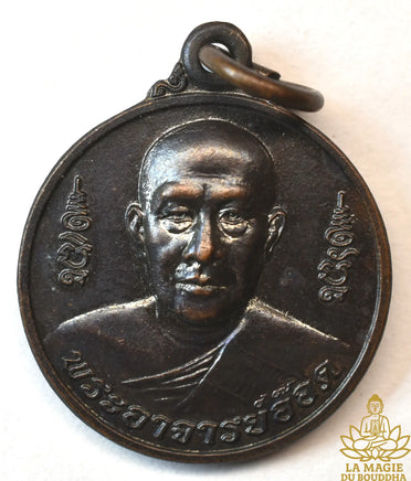 Médaille portrait de Phra Ajarn Aod du Wat Sai Mai (avec porc sauvage sacré) La Magie du Bouddha.