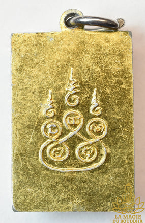 Amulette ancienne du Bouddha du dimanche avec trois Takut consacrée vers 1970 par Phrakru Ophat Nawakit du Wat Ban Mai La Magie du Bouddha.