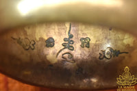 Bague de pouvoir thaï ancienne en alliage sacré avec yant intérieur La Magie du Bouddha.