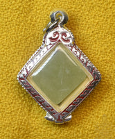 Pendentif en pierre sacrée chinoise fluorescente Ye Ming Zhu – Bénédictions de Ksitigarbha La Magie du Bouddha.