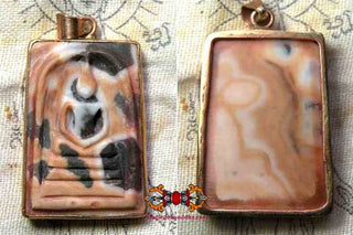 Amulette Phra Somdej sculptée en pierre-relique Hin Phratat. magiedubouddha
