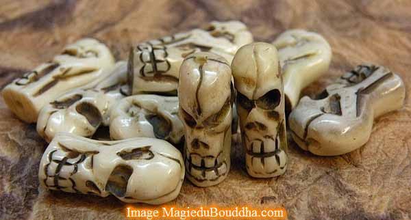 Perles de mala Tibétain en forme de crânes (en os de yack).