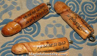 Amulette Palat Kick en bois sacré Mai Mayom par le Très Vénérable Ajarn Sané. magiedubouddha