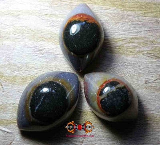 Gros yeux de Kali / yeux de Shiva en agate. magiedubouddha