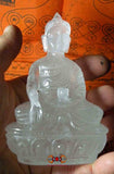 Statue du Bouddha en cristal de quartz du Tibet.