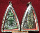 Amulette Thai de charme du Bouddha Phra Nang Paya en verre alchimique
