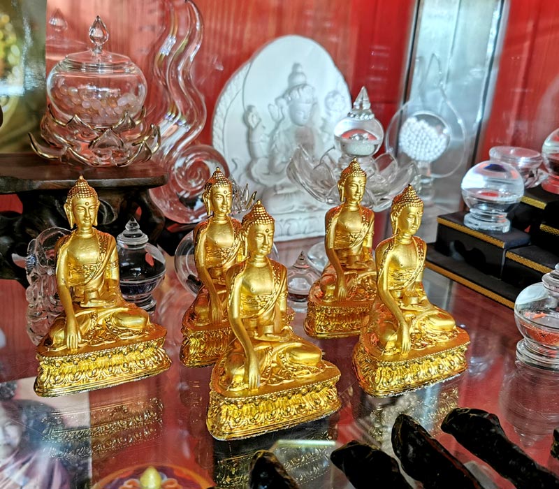 Statuettes consacrées bénies du bouddha sakyamouni.