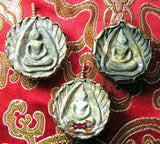 Amulette Phra Nang Paya rondes sculptée en pierre-relique Hin Phratat