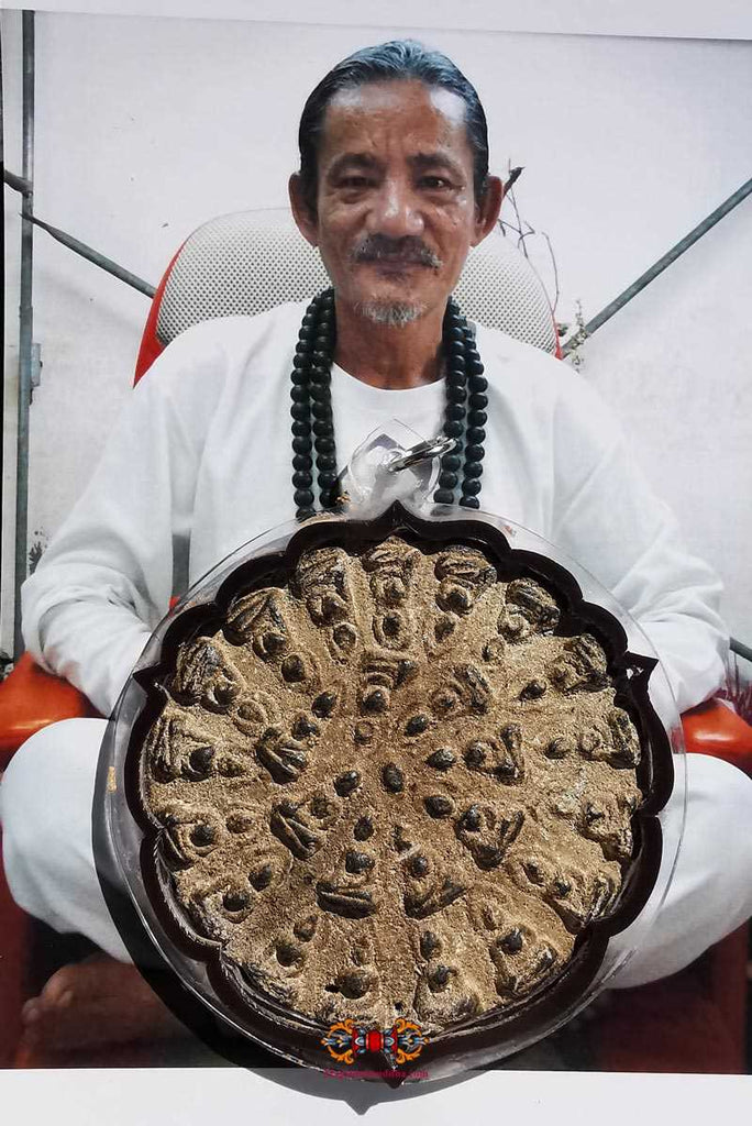 Grande amulette thai ancienne Phra Ngop Nam Oï - Vénérable Ajarn Deng.