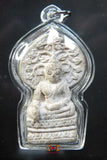 Belle amulette ancienne du Bouddha sous son arbre.
