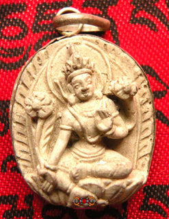 Pendentif Tsa Tsa Tibétaine de Tara verte. magiedubouddha