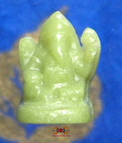Amulette de ganesh à quatres bras en pierre ye ming zhu.
