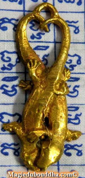 Amulette Thai de fortune couple de gecko doré - Très Vénérable LP Ngoern.