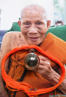 Amulette Thai bille sacrée Look Geow - Très Vénérable LP Saur Kantiko. La Magie du Bouddha.