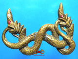 Grands talismans Nâgas et serpents entrelacés du Cambodge.