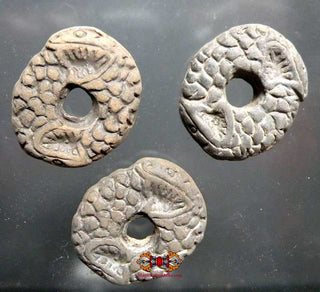 Amulette Nâgas de style primitif. La Magie du Bouddha.