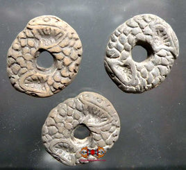 Amulette Nâgas de style primitif. La Magie du Bouddha.