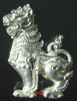 Amulette Thai Singharaj (Lion mythique) - Wat Angsila. magiedubouddha