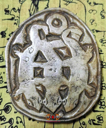 Talisman aux trois gecko en os de buffle d'eau. La Magie du Bouddha.