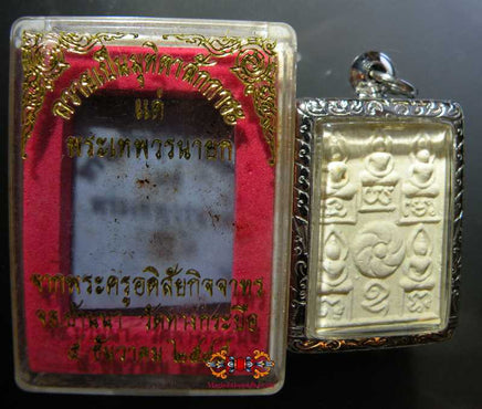 Amulette aux 5 Bouddha - Vénérable Phrakru Adisai Kitjapor. magiedubouddha