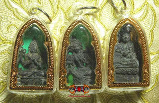 Amulettes de Tara verte, Avalokiteshvara et Kshitigarbha - Wat Boman Khunaram. La Magie du Bouddha.