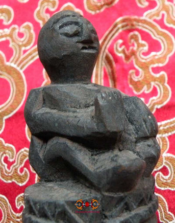 Grande dague rituelle Tibétaine Phurba en bois sculpté - Style Tamang. La Magie du Bouddha.