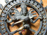 Statue de Shiva Nataraja en bronze noir.