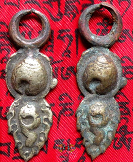Curiosité : Thogchag anciennes : paire de boucle d'oreilles de statue ! magiedubouddha